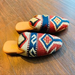 7 Mules Red/Blue/Yellow